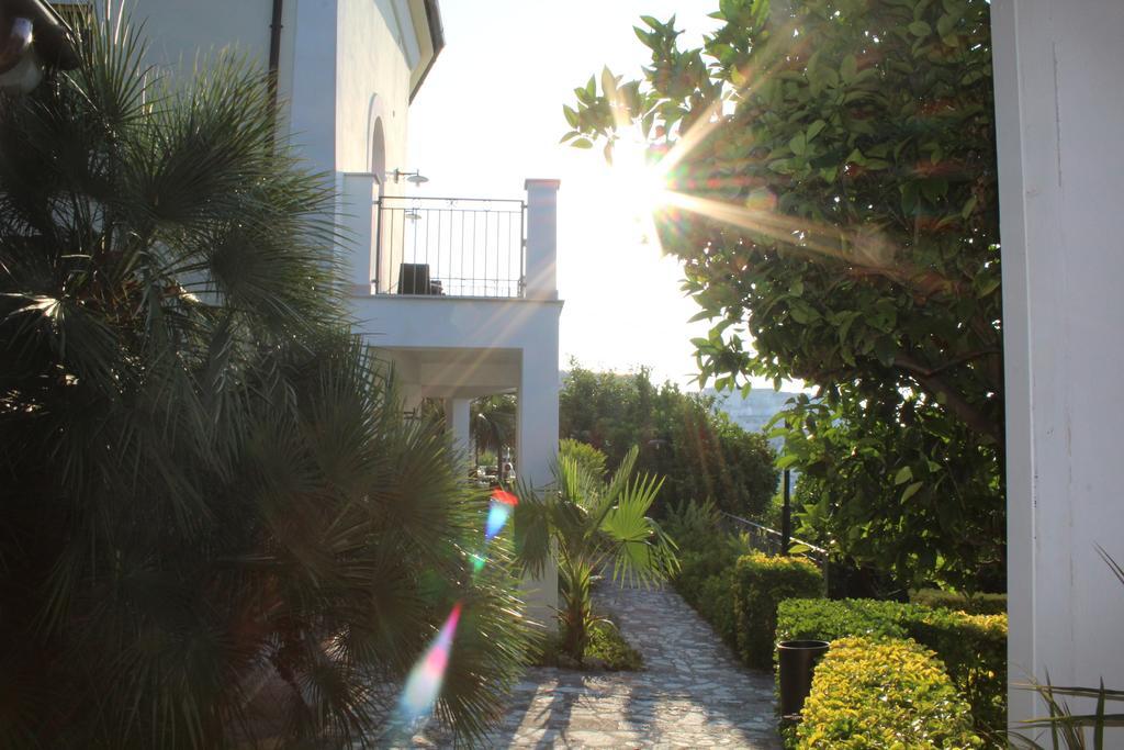 Albergo Villa Vittoria Rodi Garganico Exterior foto