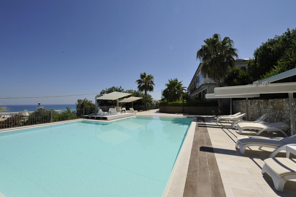 Albergo Villa Vittoria Rodi Garganico Exterior foto